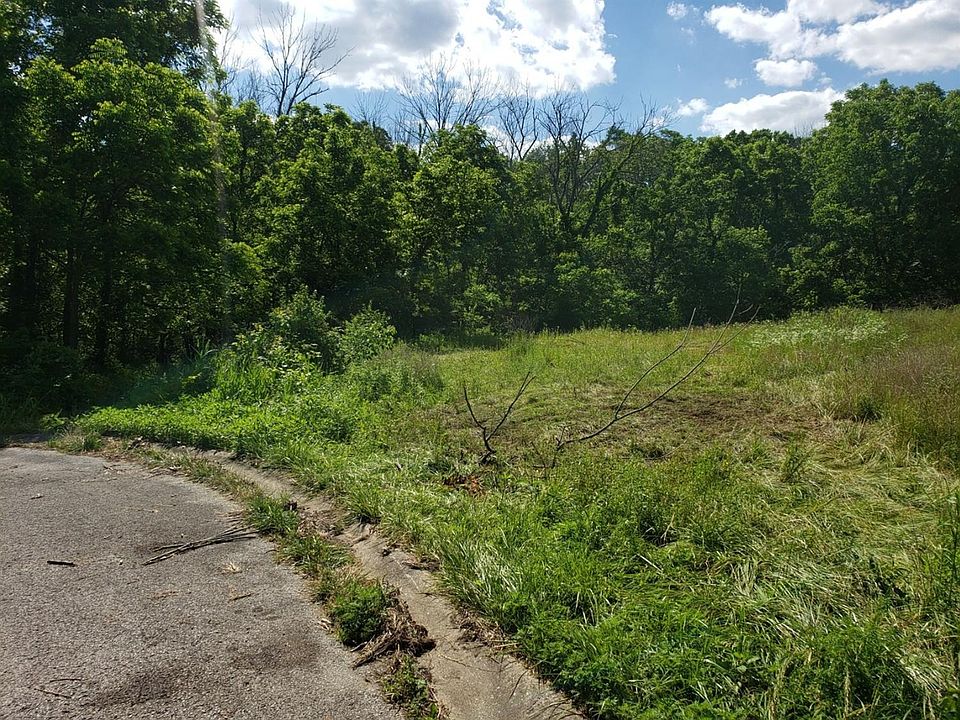 2nd image of 102 Old Barn Way