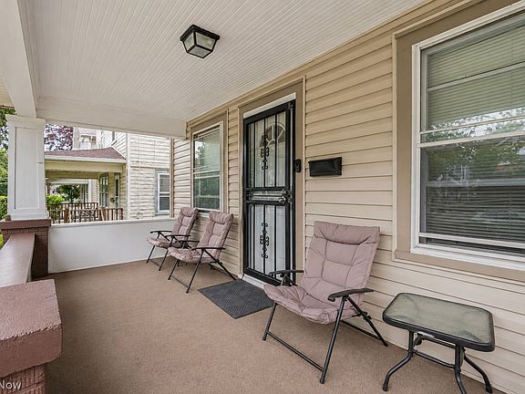 3rd image of 108 E Mapledale Ave