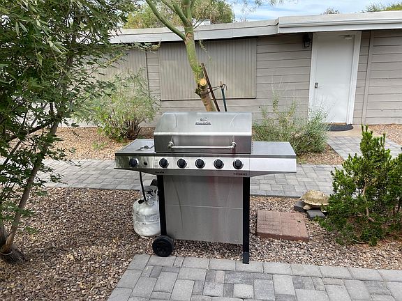 5th image of 4037 E Palm Ln APT 2