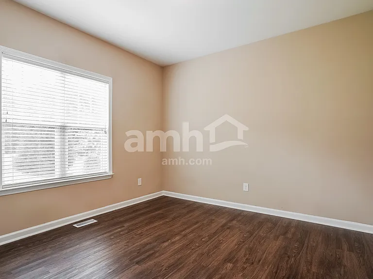 48 Kings Canyon Ct — Photo 14