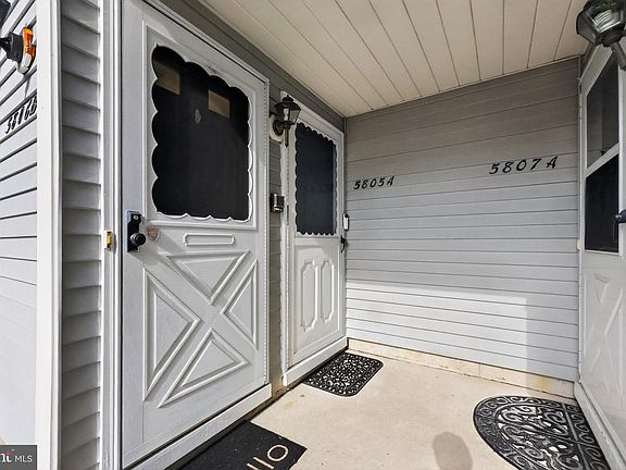4th image of 5806 Adelaide Dr