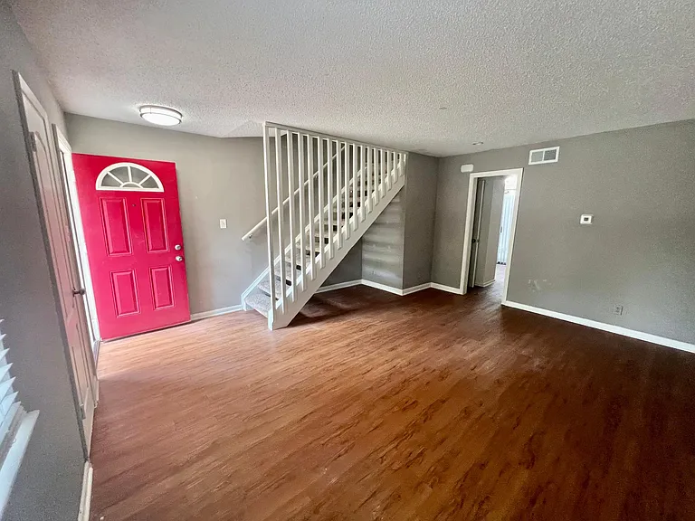 Entry/ living