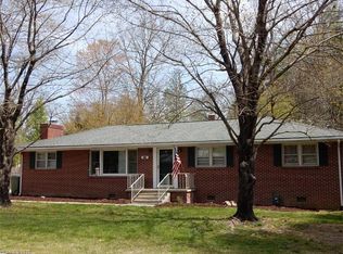 205 Thornbird Ave, Hendersonville, NC 28792