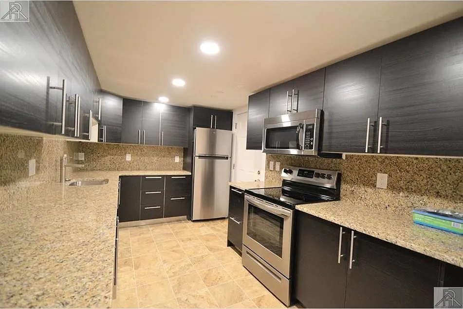 Building Photo - 71 Thatcher St #2