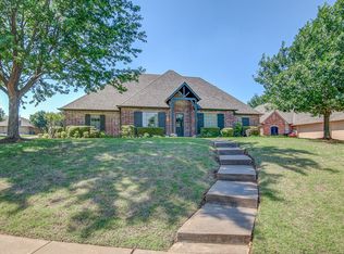 116 Lakeview Ct, Edmond, OK 73003