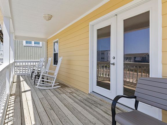 4th image of 122 W Beach Drive
