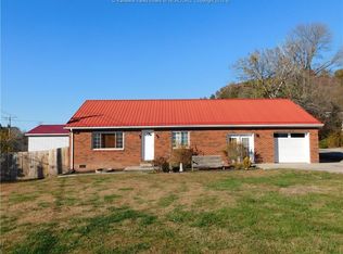 35 Hereford Rd, Hurricane, WV 25526