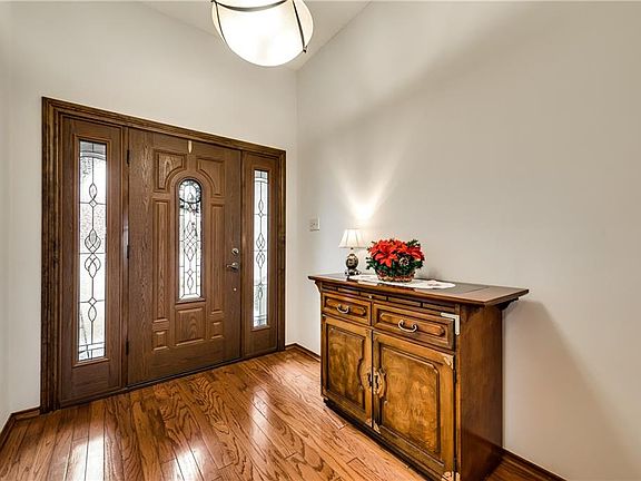 4th image of 2917 Cambridgeshire Dr