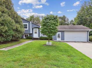 1002 Triangle Dr, Shell Rock, IA 50670