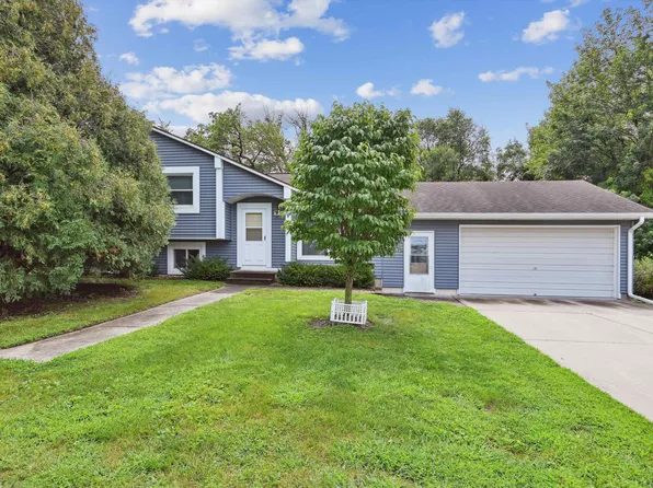 1002 Triangle Dr, Shell Rock, IA 50670