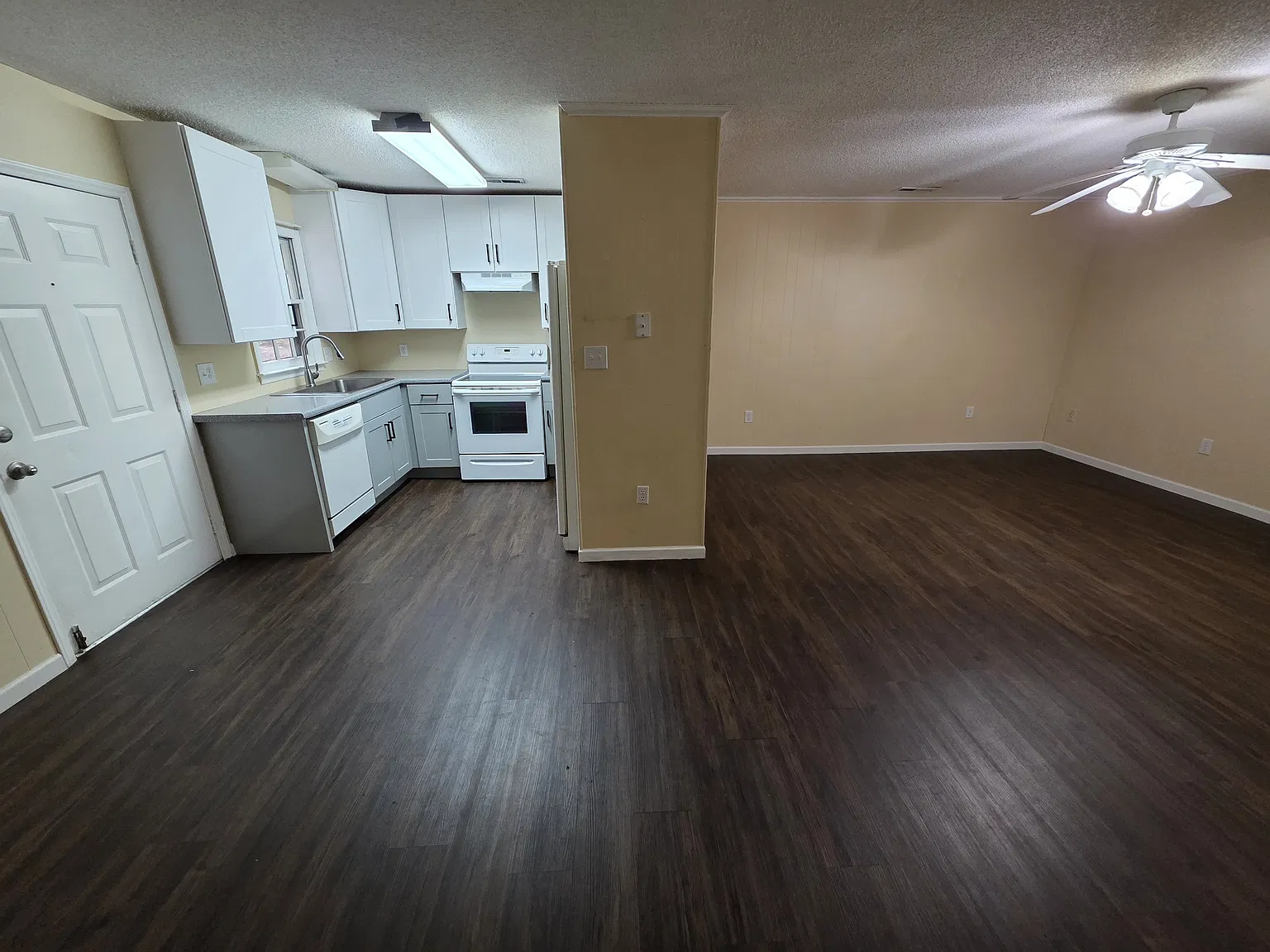 14300 Fountain Ln — Photo 2