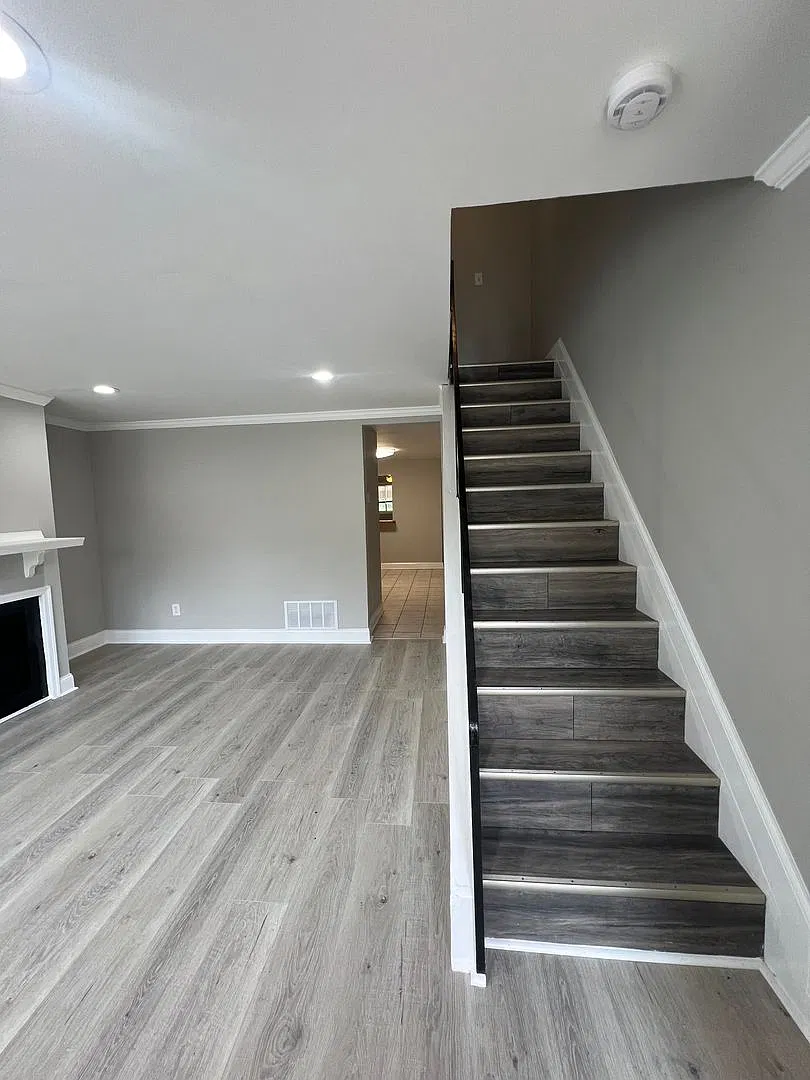 Charming 3 Bedroom Home in the Lakeland Neighborhood — Photo 3
