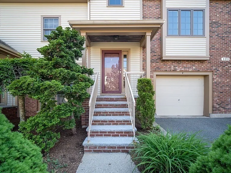 123 Revere St — Photo 2