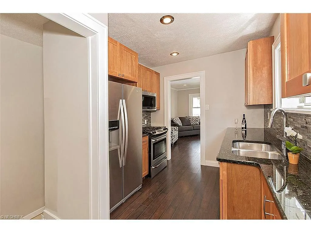 5968 Maplewood Rd photo 1