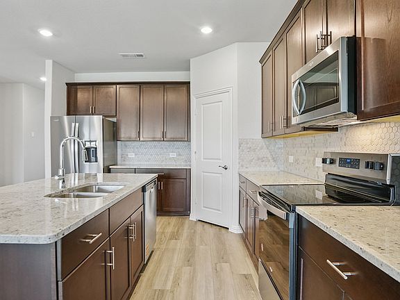 4th image of 3804 High Valley Dr