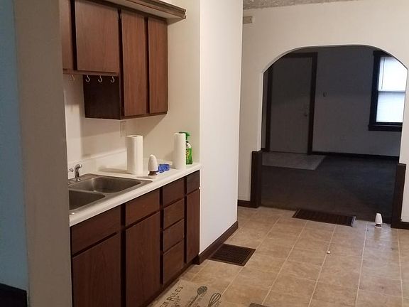3rd image of 2500 Vermillion St