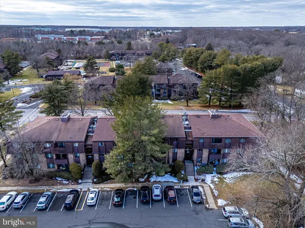 934 Woodmill Dr, Cranbury, NJ 08512