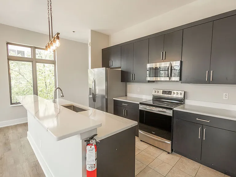 252 N Walnut St — Photo 24