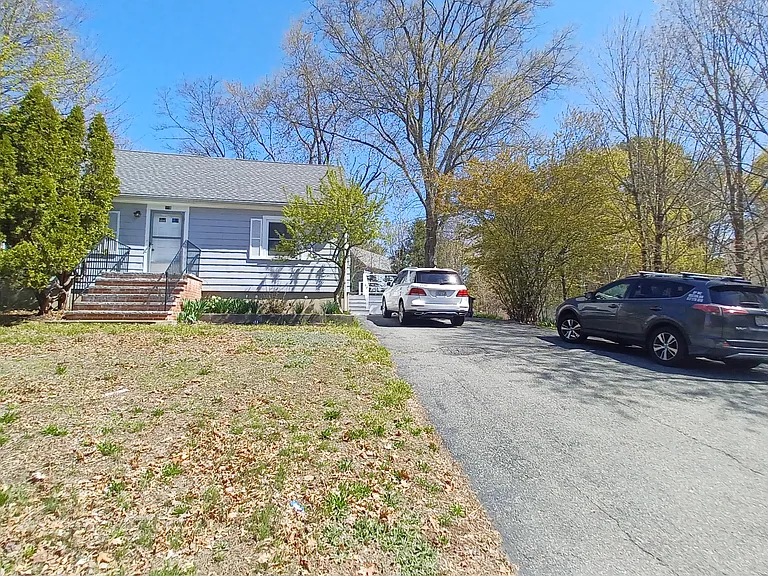 285 Lowell St — Photo 2