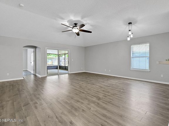 3rd image of 809 S EDENBRIDGE Way