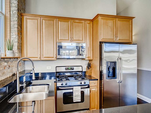 5th image of 2117 W Belmont Ave Unit 3