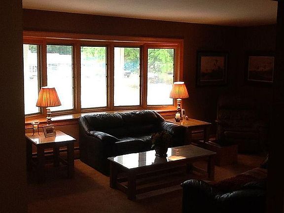 4th image of 19300 Benington Dr