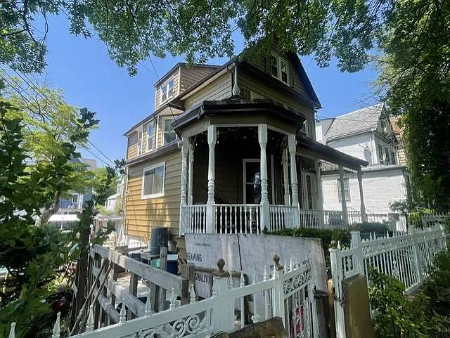 438 S 1st Ave — Photo 9
