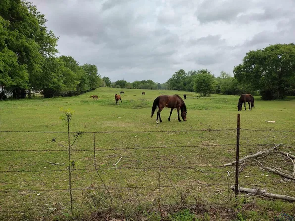 900 County Road 207 W, Henderson, TX 75652