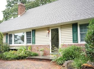 9 Ray Pl, Northport, NY 11768