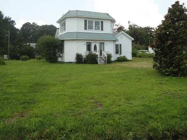 232 Oyster Creek Dr, White Stone, VA 22578