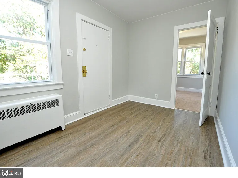 2221 Marne Hwy #2B — Photo 3