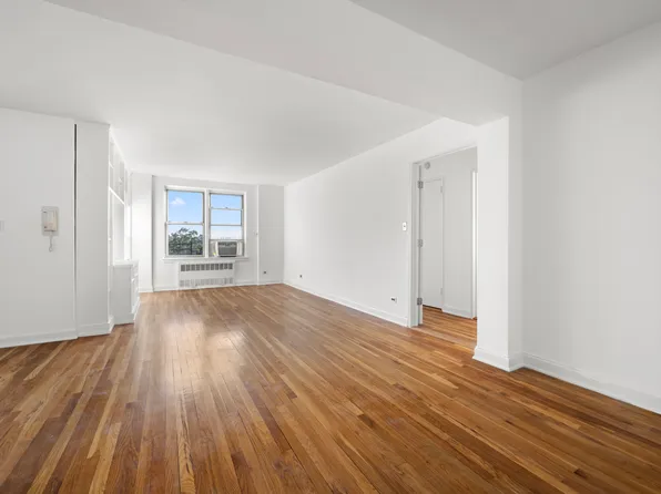 3512 Oxford Avenue image 2 of 11