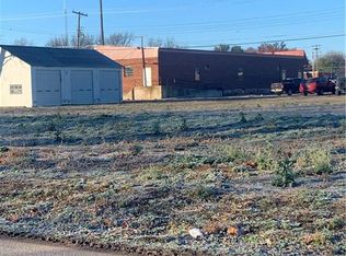 110 E Creek St, Lindsay, OK 73052