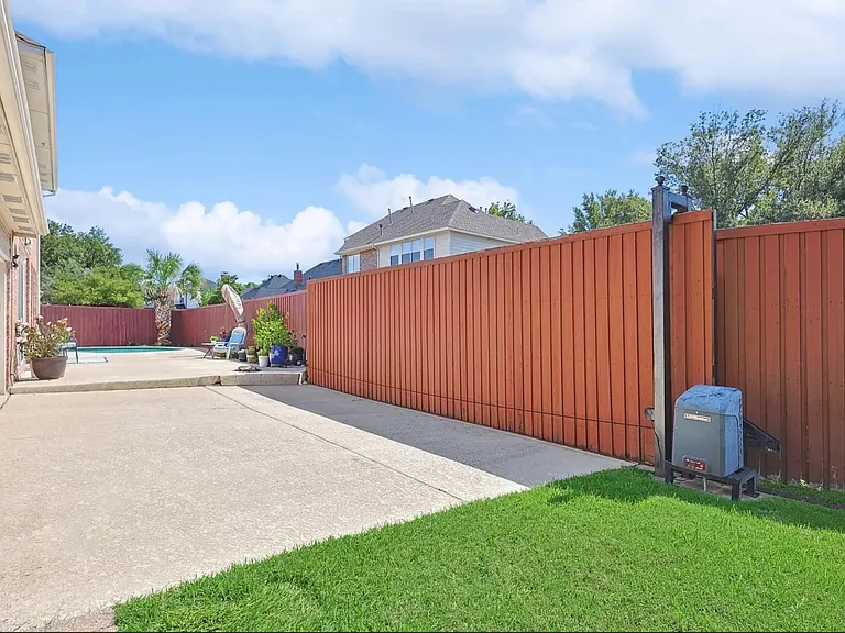 4568 Saint James Dr — Photo 16