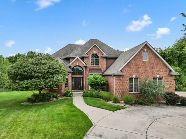 8707 Mystic Cir, Winfield, IN 46307