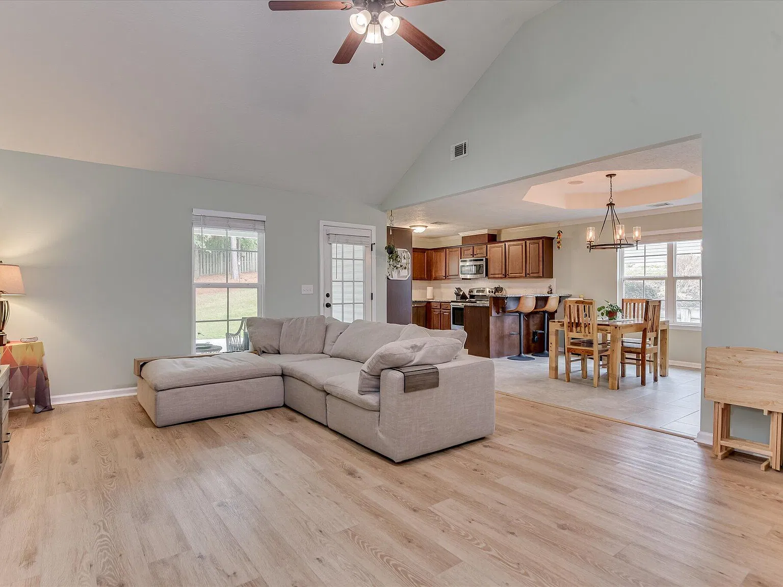 3 bed, 2.0 bath, 1672 sqft, $1,995 — Photo 4