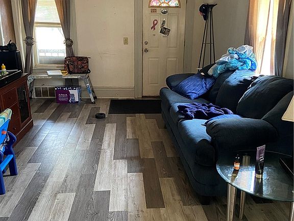 2nd image of 609 Glide St