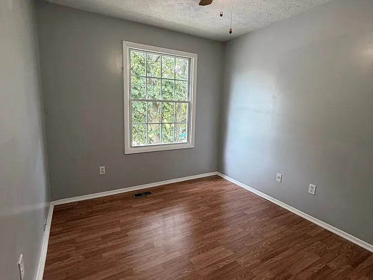 556 Burlington Ct — Photo 22