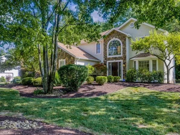 35550 Spicebush Ln, Solon, OH 44139