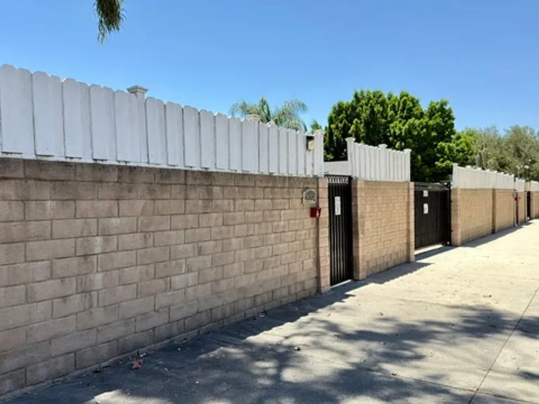21224 W Rinaldi St — Photo 8