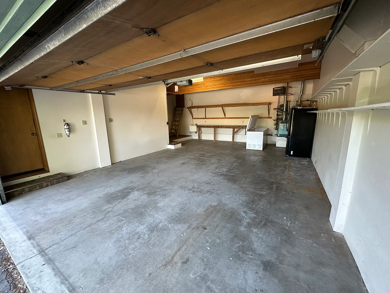 3 bed, 3.5 bath, 2400 sqft, $3,250 — Photo 3