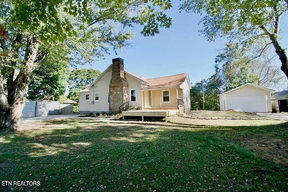 1st image of 2925 Mentor Rd