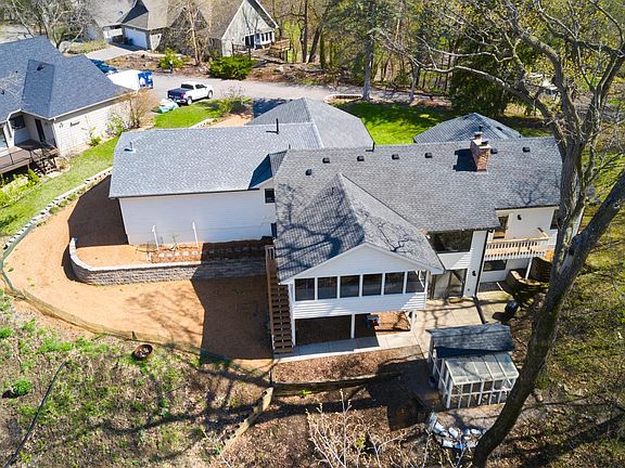 2nd image of 1832 Essex Rd