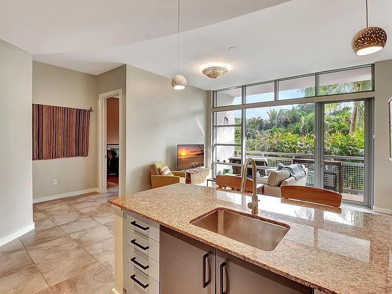 365 SE 6th Ave #204 — Photo 7