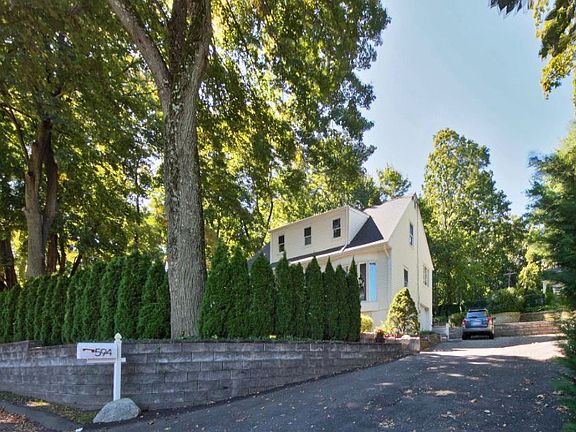 2nd image of 594 W Hartsdale Ave