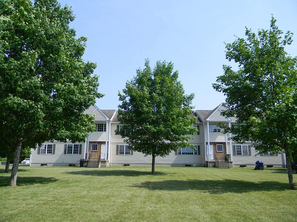 2nd image of 1739 Foxon Rd APT M8