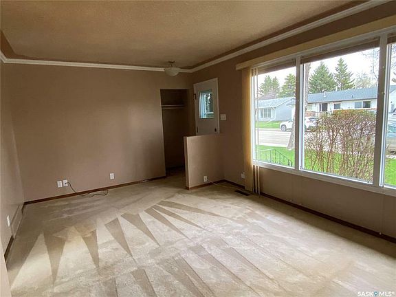 5th image of 34 Deerwood Cres