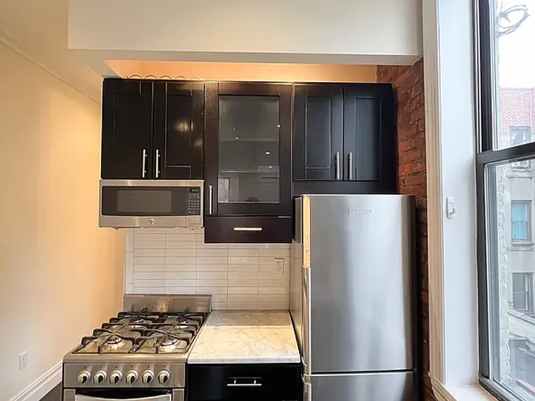 128 2nd Ave #D2 — Photo 5