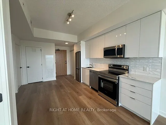 33 Erie Ave #811 — Photo 16