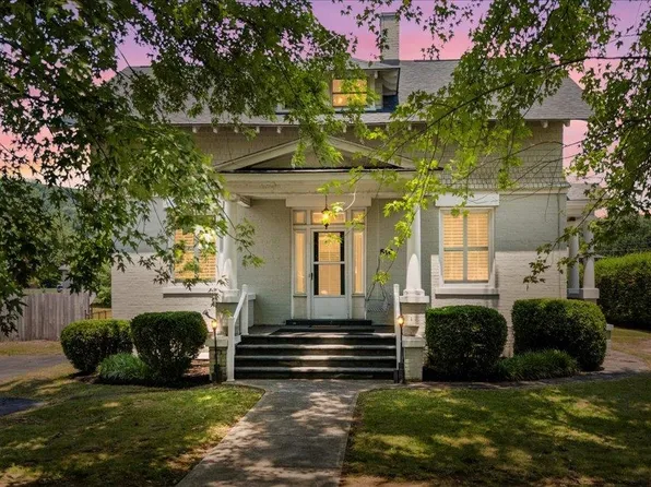 518 Snidow St, Pembroke, VA 24136